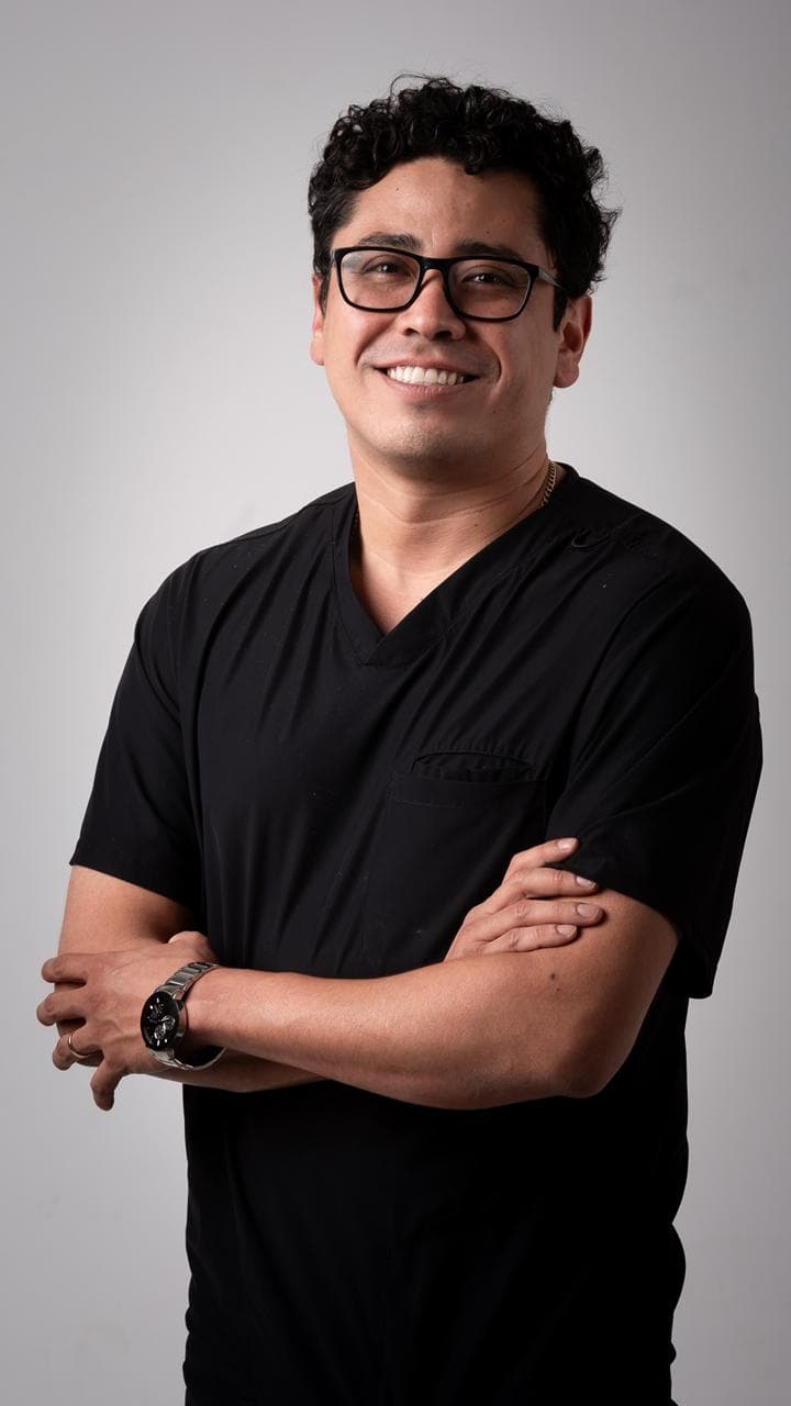 Dr. Eduardo Ramírez, odontopediatra en Monclova — Peques & Brackets